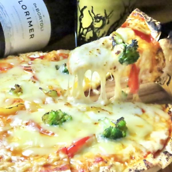 もっちり天然酵母が絶品!ピザ&ディナーアッチの贅沢具だくさんピザ2選♪