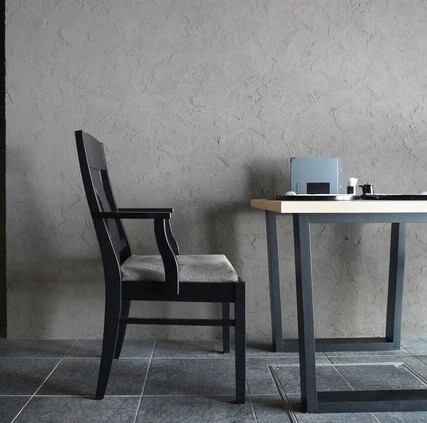 高円寺駅より徒歩5分の地に店を構える『創作割烹おあそび』。銀座のミシュラン獲得店で経験を積んだ店主が、割烹料理の敷居が高いという概念を覆すべく“伝統とあそび心"を掛け合わせた新しいスタイルを確立。“本格割烹料理をより身近に、気軽に味わってほしい”との思いから、リーズナブルな価格でご提供しております。