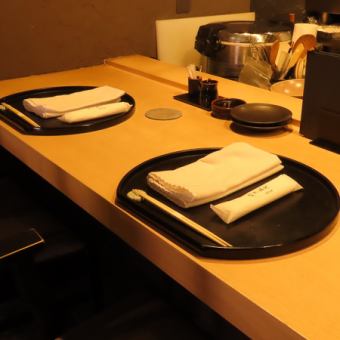 [柜台：4个座位]