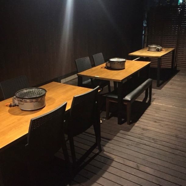 You can dine in the dimly lit atmosphere without worrying about the surroundings.