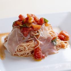 冷卡佩里尼配番茄和火腿