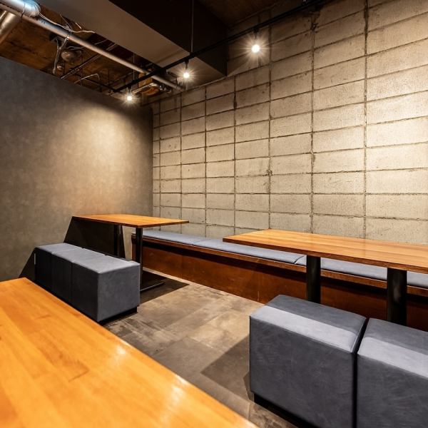 [Table] The private table seats are perfect for small parties.Can be connected to seat 10 people.