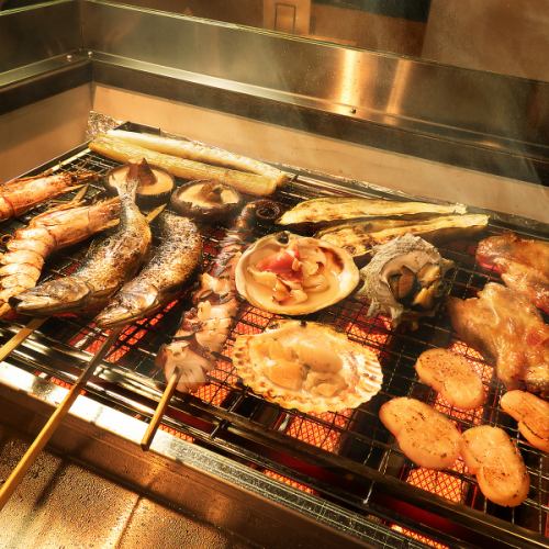 炉端で焼き上げる貝や魚介！お肉、季節の野菜焼きも♪