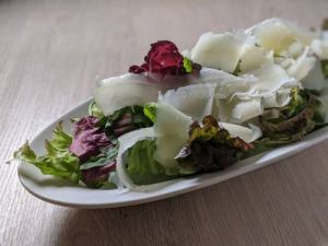 ロディジャーノチーズ　グリーンサラダ