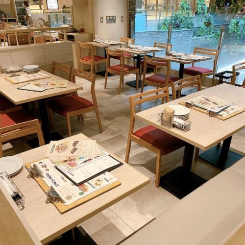 ゆったり席　ソファー席もあります