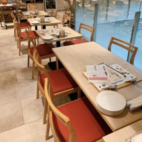 9Fも見渡せる開放感あるテーブル