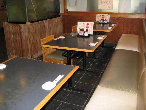 There is also a table seat that you can sit with ease.People with disabilities can also eat safely.
