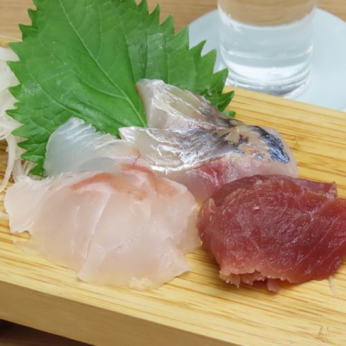 季節ごとに変わる鮮魚を店主がセレクト！身の締まりや脂のノリが絶妙★旬の魚介が味わえる【季節の鮮魚刺】