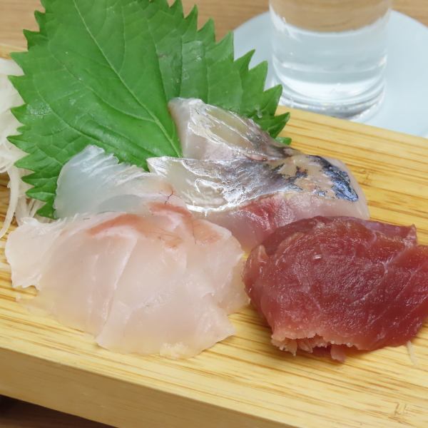 季節ごとに変わる鮮魚を店主がセレクト！身の締まりや脂のノリが絶妙★旬の魚介が味わえる【季節の鮮魚刺】