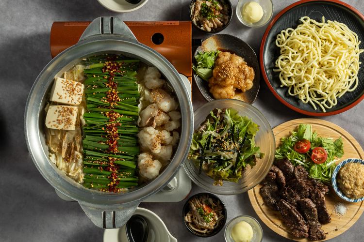 <超豪華內臟鍋套餐> 選擇您的內臟鍋♪ 6,000日元（共8道菜） 2小時無限暢飲（最後點餐90分鐘） 精心挑選的菜單！