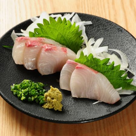 厚切りカンパチの刺身