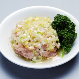 Steamed chicken with onion sauce