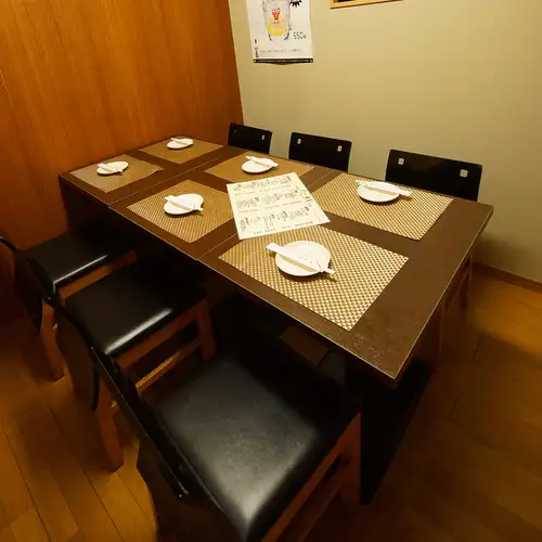 最多可容纳 8 人的私人房间