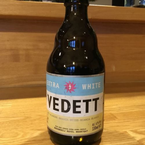 The VEDETT beer has a polar bear picture.