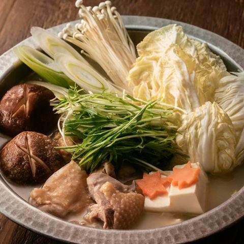 [Mizutaki hotpot] Enjoy the carefully simmered soup and tender, flavorful chicken in this mizutaki hotpot!