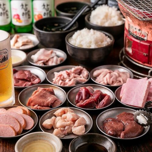 大人気の「絶品ホルモン盛り合わせ」3500円～◎