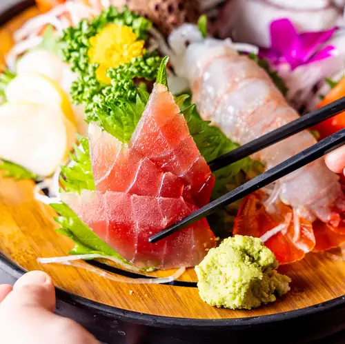 鮮魚と馬刺しまで楽しめる炭火肉酒場