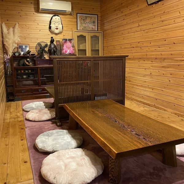 From the old name "Sake-dokoro Kuranuki" to "Sake-dokoro Yuran"♪The tatami room at the back of our restaurant is surrounded by gentle wood colors, and can accommodate small groups to 10 people◎It's like being at home. Please relax with a sense of security like this♪ There is also a screen, so you don't have to worry about other people's eyes.