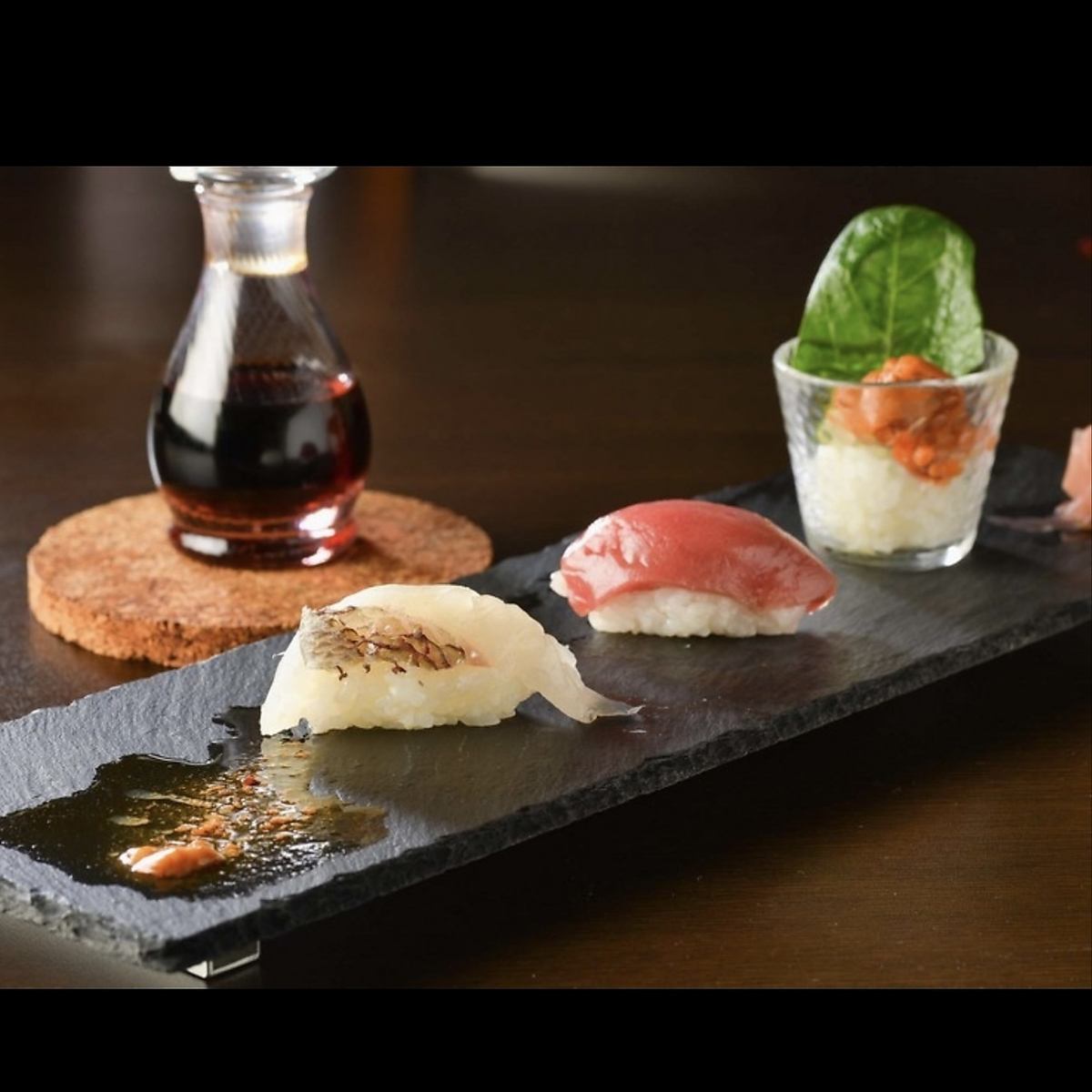 使用原汁原味的菜肴、清酒和现场食材制作的原味日本料理