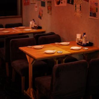 ゆったりくつろげるソファー席
