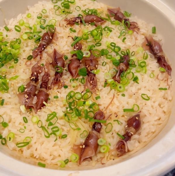用砂鍋煮的新鮮米飯