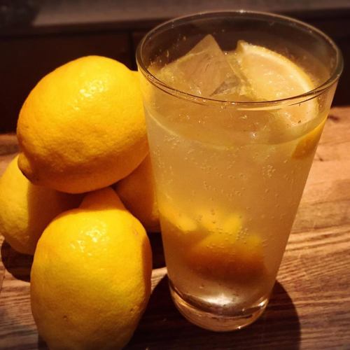 Ice-cold sour of domestic lemon