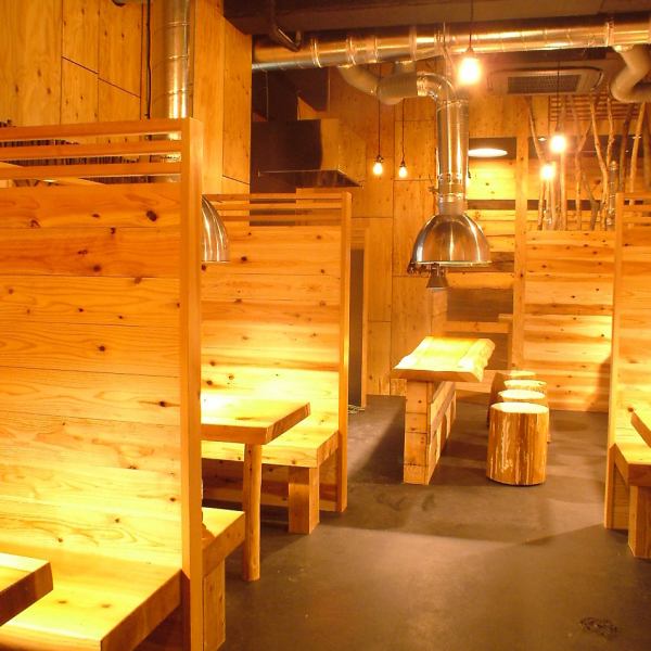 [Tables are available for 2 or 4 people ♪] It is a cozy shop where you can feel the woody atmosphere of a log house.The bench seats are available for 2 and 4 people! We also recommend seats for casual dates and banquets with a small number of people, so please feel free to drop by. ◎