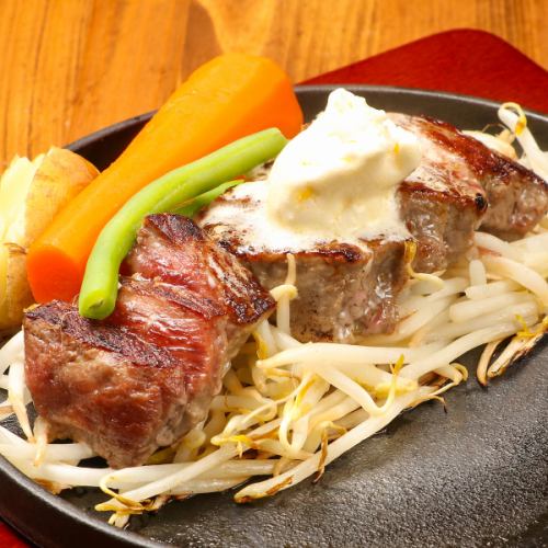 An exquisite steak where you can enjoy the deliciousness of meat ☆