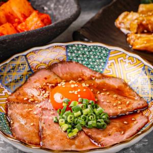 Luxurious specially selected lean meat! Rare yukke steak mixed with rich egg