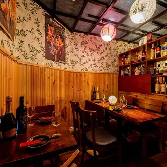 カジュアルな食堂でも美味しい料理が味わえるスタイルは、本場・インドの食堂も同じ！肩肘はらずに気軽にたのしめるダイニングは少人数から貸切OK！◇神田 秋葉原 淡路町 居酒屋 インド タイ 宴会 飲み放題 女子会 記念日 誕生日◇