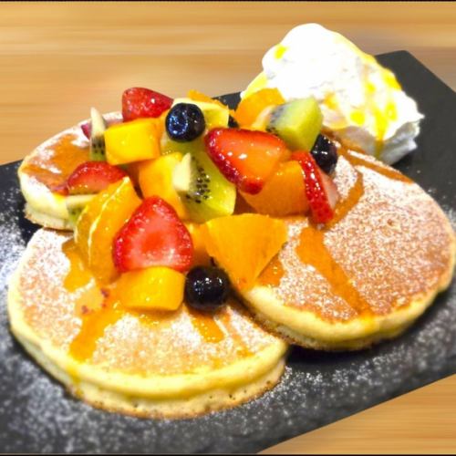3種のフルーツパンケーキ