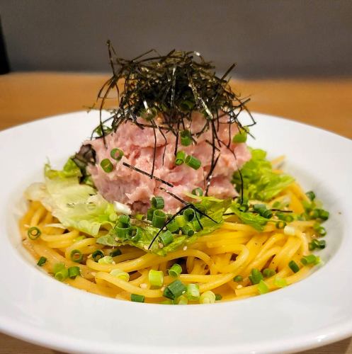 日替わりランチセットをはじめ、海鮮を使ったハワイアンランチセットも大人気！