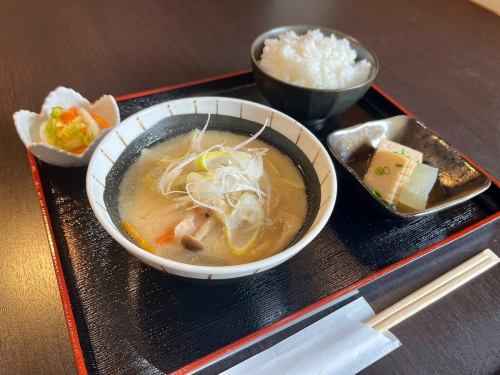 [Lots of ingredients!] Agu white miso pork soup