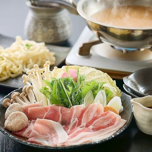 あぐー豚と沖縄そばでヘルシーに楽しむ沖縄の贅沢ランチ