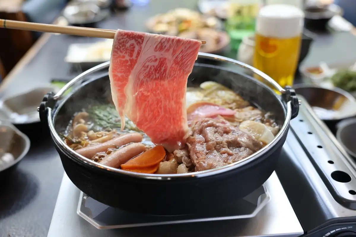 アグーと黒毛和牛のすき焼きも大人気です！