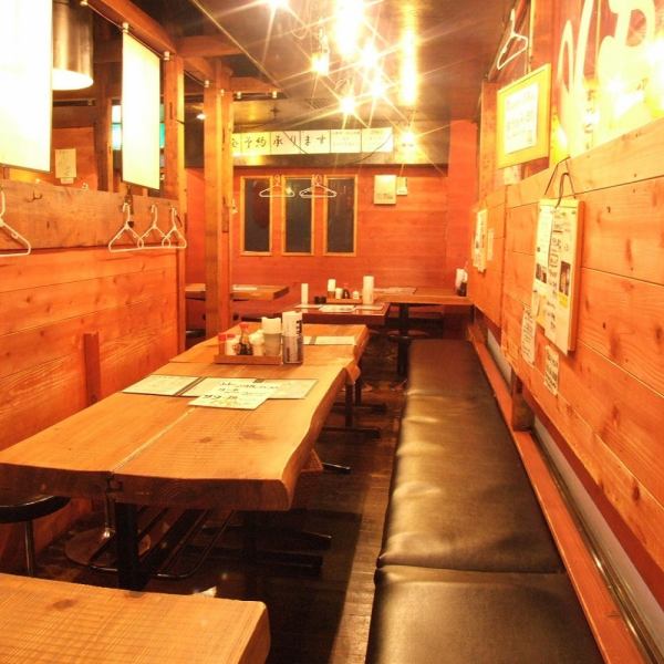 店内は間仕切りが外れるので、広々25名の宴会が可能。歓送迎会にもおすすめ！貸切は45名まで可能（平日のみ）