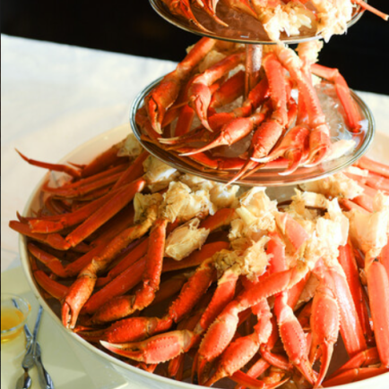 晚餐自助餐（雪蟹无限量供应）、新鲜炸天妇罗和冬季甜点也供应（工作日）。