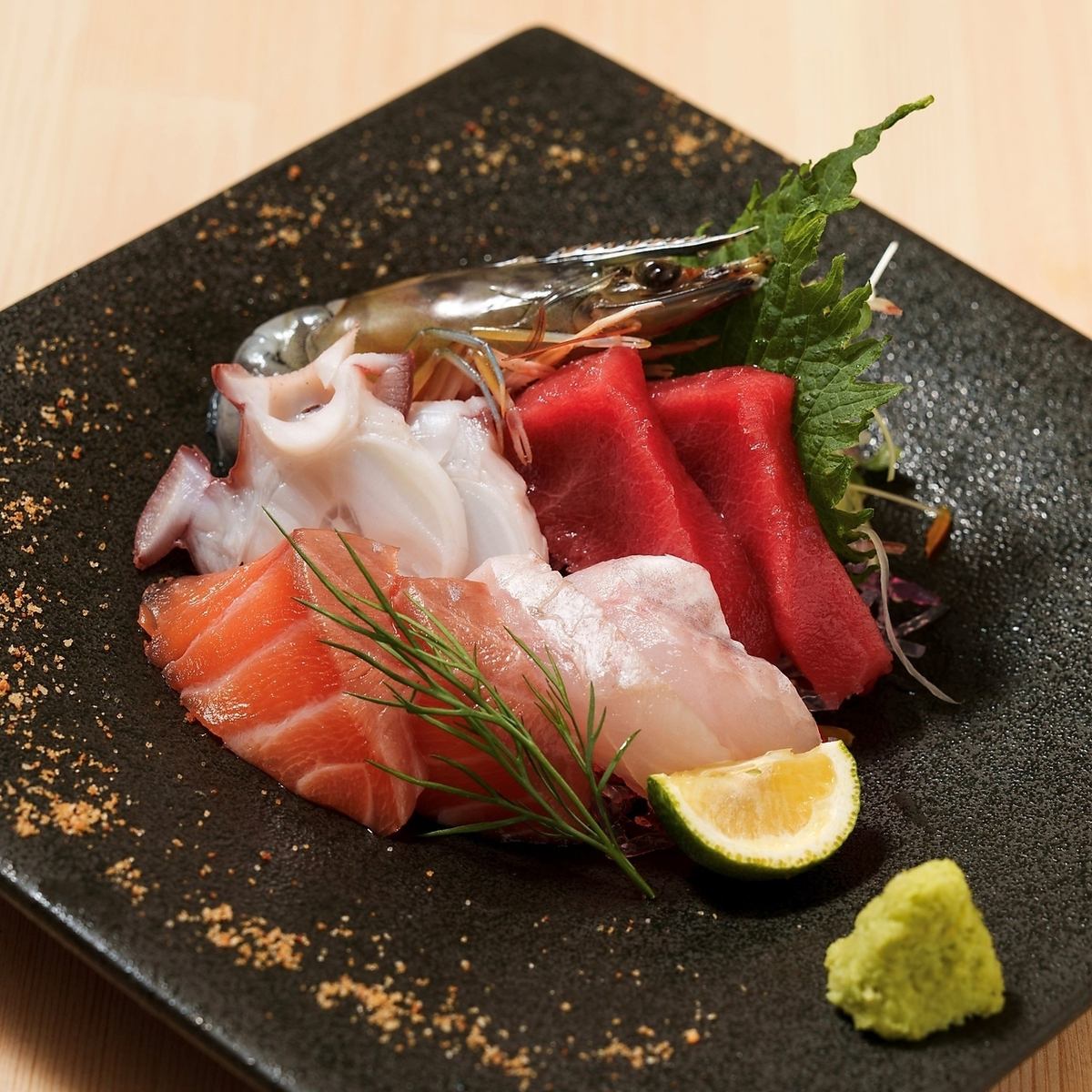 全国から仕入れる新鮮な鮮魚をお愉しみいただけます。