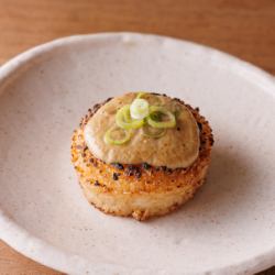 Grilled rice balls with crab miso