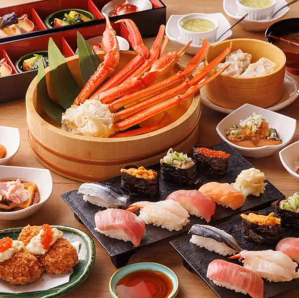 蟹と寿司で極上の会食を。3,000円から6,000円までご予算やシーンに合わせて選べる4つのコースをご用意しています。厳選された贅沢なズワイ蟹や華やかなお寿司のラインナップは、大切な方との特別なひとときやビジネスの席に最適。ご予算に応じた極上の料理と丁寧なおもてなしで至福の宴をお届けします。