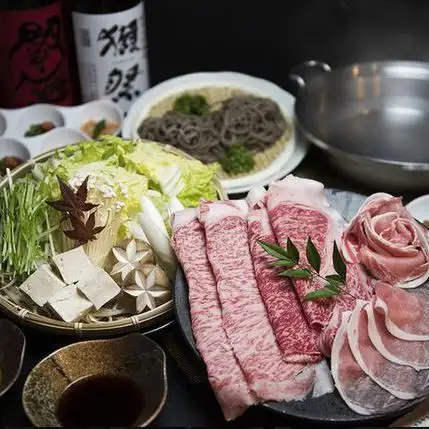 【精選自日本各地】盡享“涮涮鍋品嚐套餐”，品嚐四種最上等的肉。