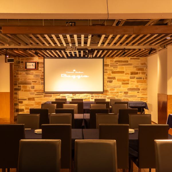 [Fully private banquet hall] A fully private room can accommodate up to 120 people. * Standing receptions are also available for 150 people! Perfect for large wedding receptions and company banquets. Sound equipment, three 120-inch projectors, one large monitor, lighting, wireless microphones, and more are all provided free of charge. Please use it for various occasions according to the number of people.