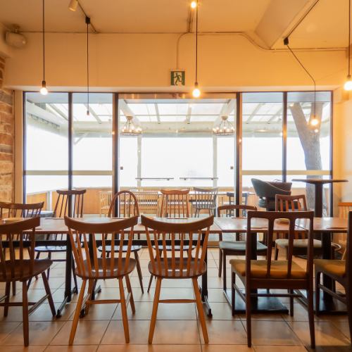 落ち着いた雰囲気のお席