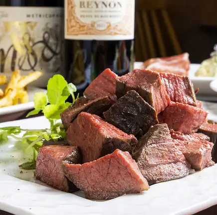 Perfect for small groups to large banquets! 10 dishes including Angus beef steak with truffle sauce, plus 120 minutes of all-you-can-drink for 4000 yen.