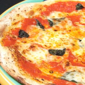 토마토와 모짜렐라 치즈의 마르게리타