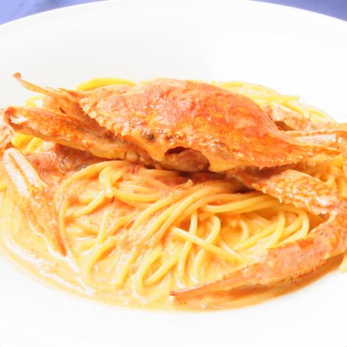 渡りガニ(丸々一杯)の濃厚みそのトマトクリームパスタ