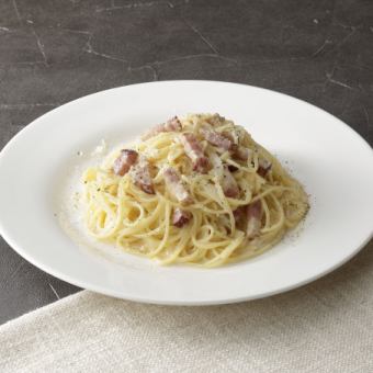 Carbonara with black pepper