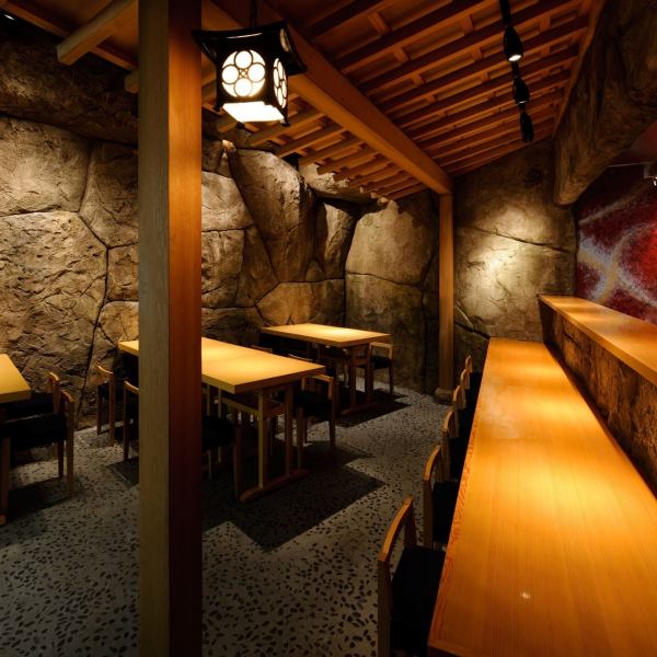 柜台座位可供您放松身心。您可以随时根据您的用餐场景使用它，例如白天的sakuto和晚上放松。想在市川吃饭的人请来一次。