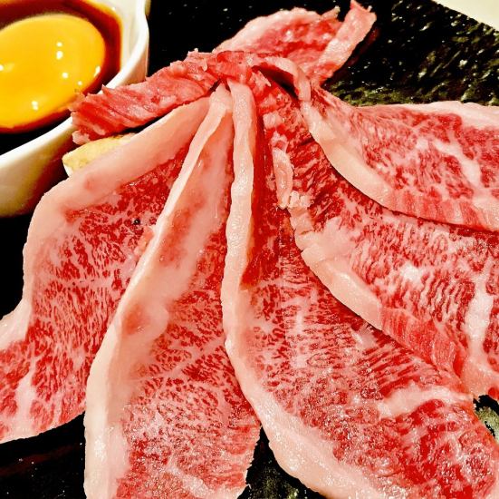 万場名物「とろ肉3秒炙り」や「能登牛」などが味わえるお店♪