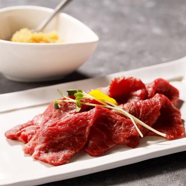 万場といえば！元祖牛もも肉3秒炙り
